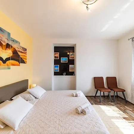 Apartment Beachfront Roko *