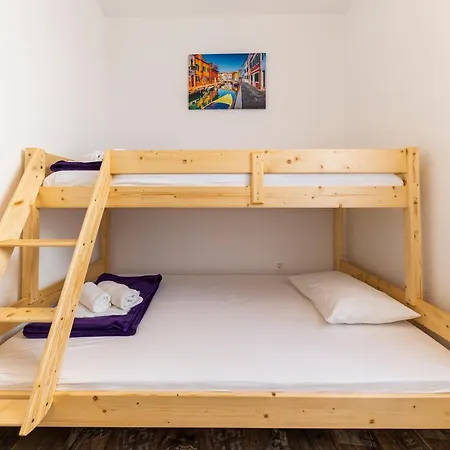 Beachfront Roko Apartment Petrcane