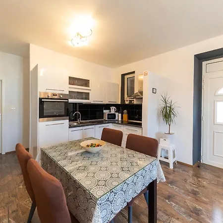 Beachfront Roko Петрчане