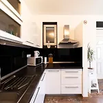 Beachfront Roko Apartman