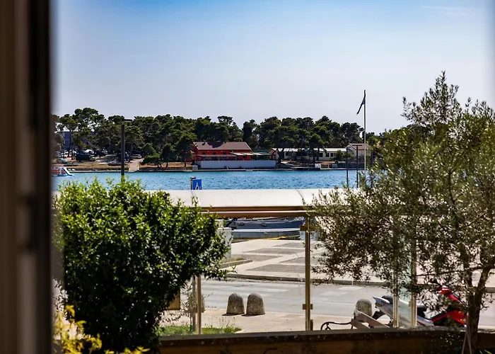 Beachfront Roko Apartmán Petrcane